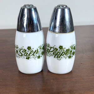 Gemco Crazy Daisy Salt & Pepper Shakers Pyrex Corelle Milk Glass Westinghouse